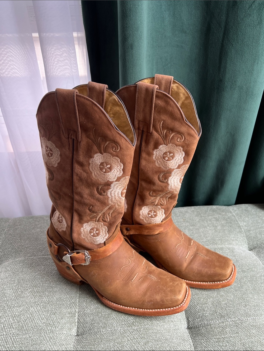 Women's Brown Floral Embroidered Lace-Up Western Boots